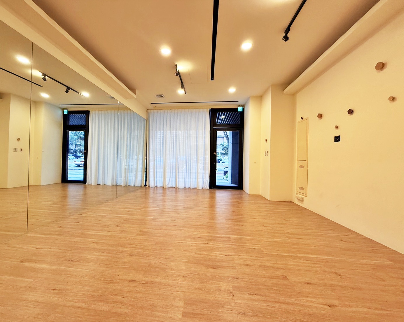 淡水區｜川普寬庭｜新市鎮蛋黃區機能金店面