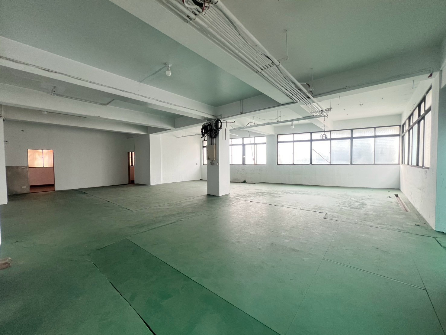 板橋區｜和平路三角窗電梯廠辦